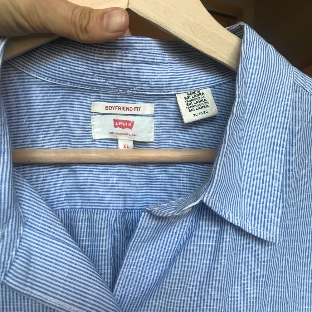 Levi’s cotton striped button up ✨